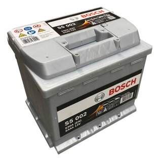 Bosch S5 002 Autobatterie 54Ah 530A Vorderansicht
