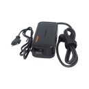 EC‑E8004 beim Laden eines Shimano STEPS Akkus, Werkstatt‑Szene